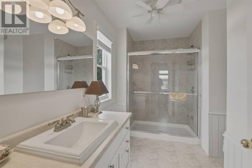 2129 Centre Line RD — photo 14 of 40