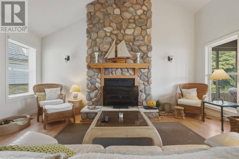 2129 Centre Line RD — photo 4 of 40