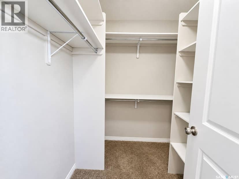25 547 East Hampton BOULEVARD — photo 15 of 26