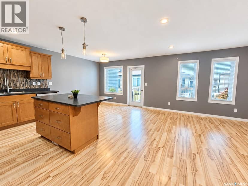 25 547 East Hampton BOULEVARD — photo 6 of 26