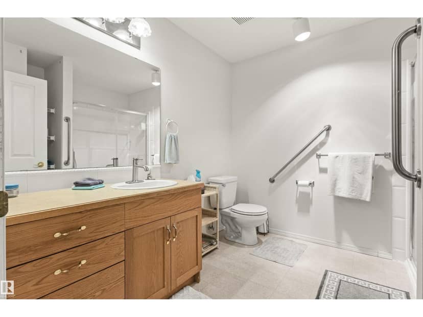 #206 78 McKenney Av — photo 23 of 40