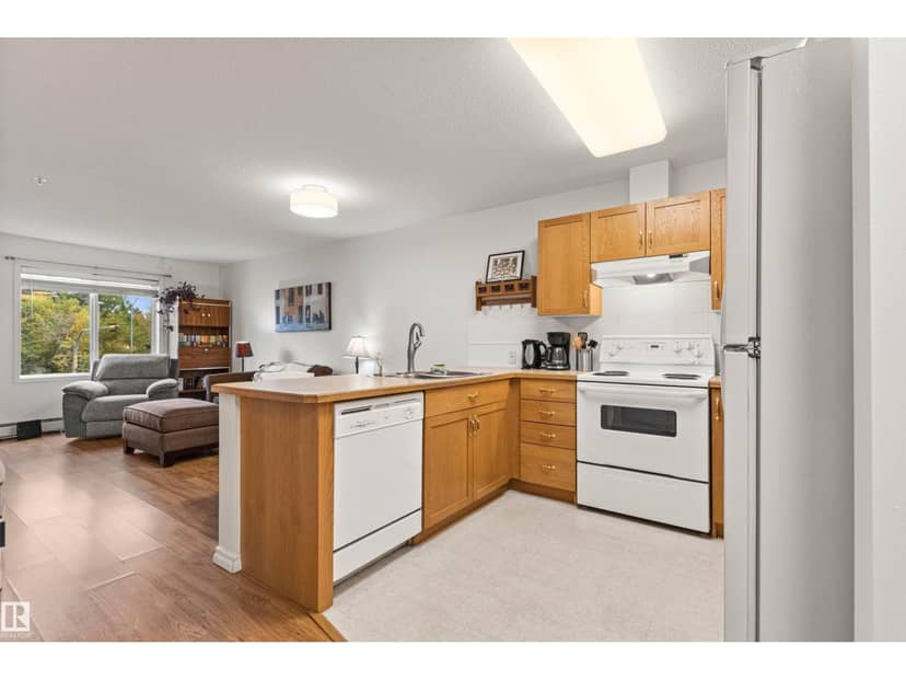 #206 78 McKenney Av — photo 11 of 40