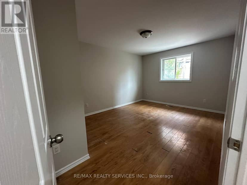 975 Albert Road — photo 13 of 20