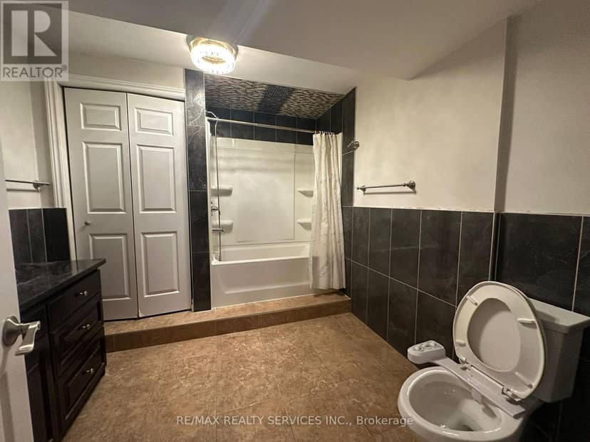 975 Albert Road — photo 10 of 20