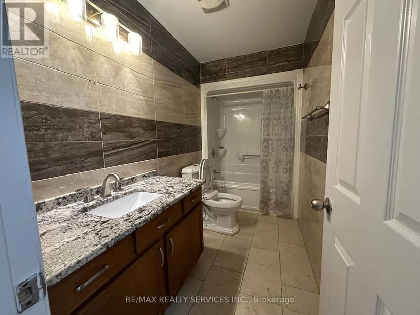975 Albert Road — photo 15 of 20