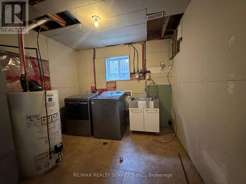 975 Albert Road — photo 11 of 20