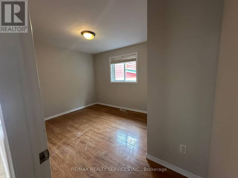 975 Albert Road — photo 16 of 20
