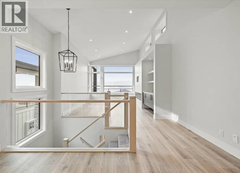 1221 Lone Pine Drive, Kelowna