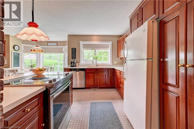 11 LORRAINE Drive — photo 14 of 40