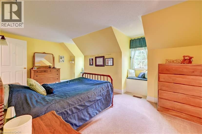 11 LORRAINE Drive — photo 34 of 40