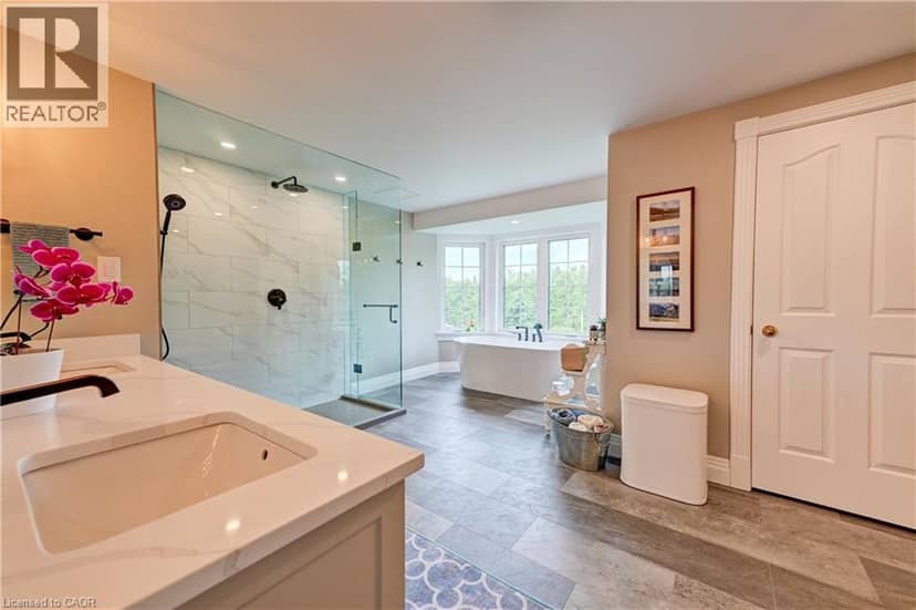 11 LORRAINE Drive — photo 29 of 40