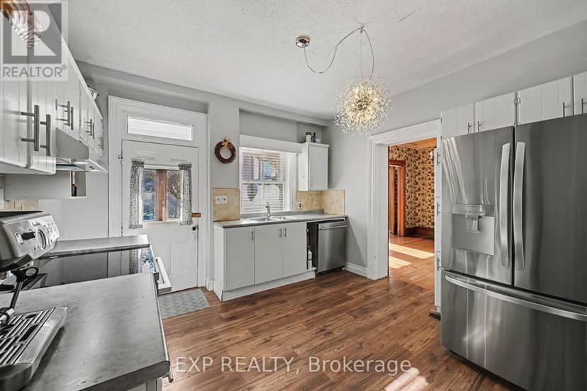 122 Clarence Street — photo 16 of 30