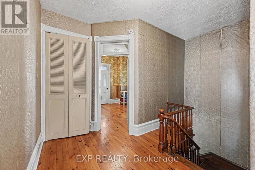 122 Clarence Street — photo 17 of 30