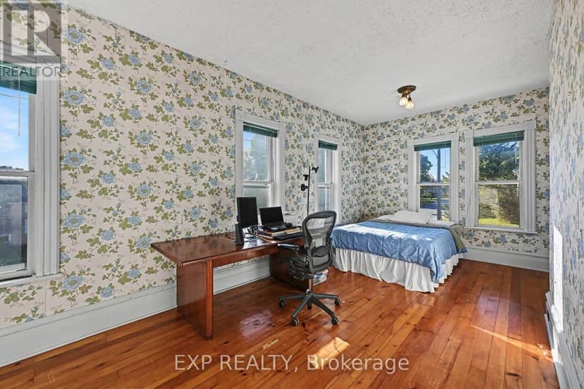 122 Clarence Street — photo 18 of 30