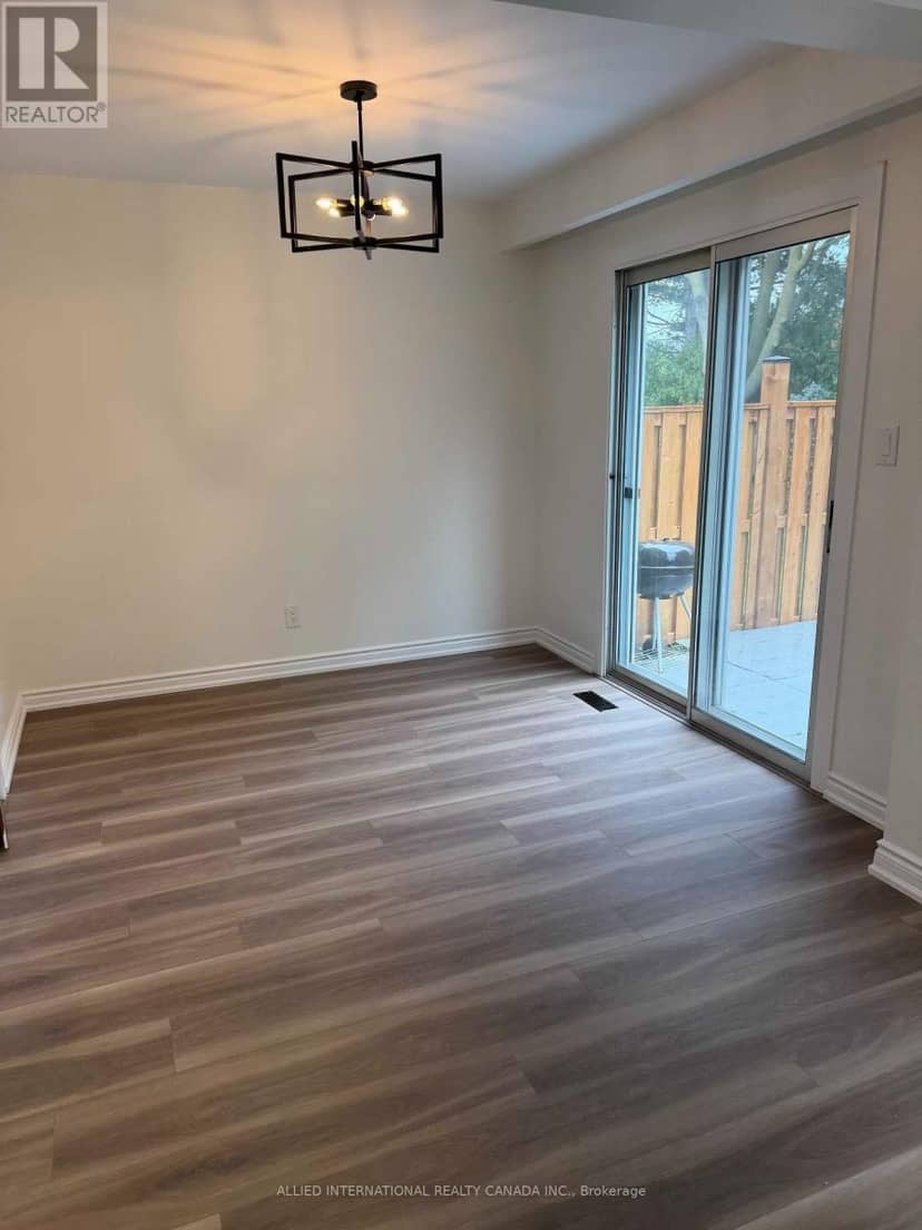 6 Aberfeldy Crescent — photo 13 of 40