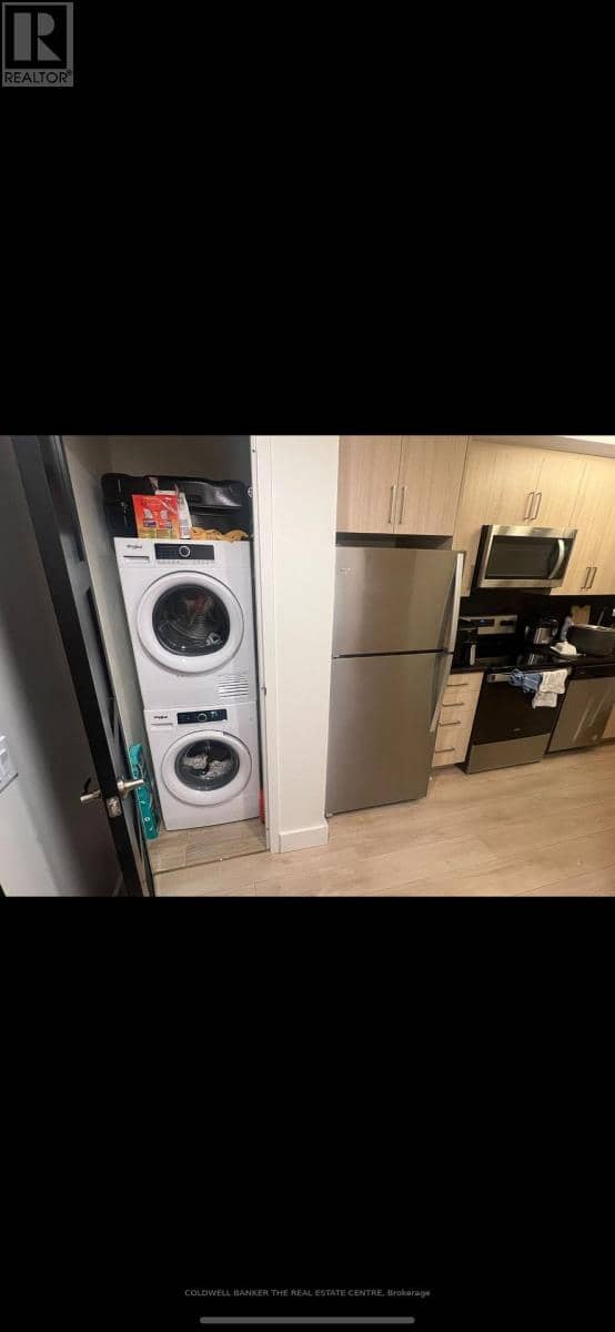 522 - 145 Columbia Street W — photo 9 of 15