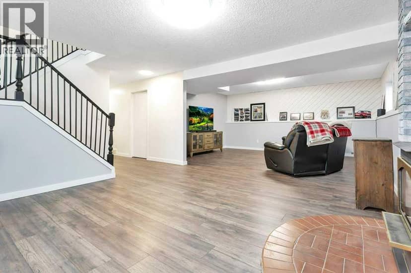 3 Goodacre Close — photo 23 of 35