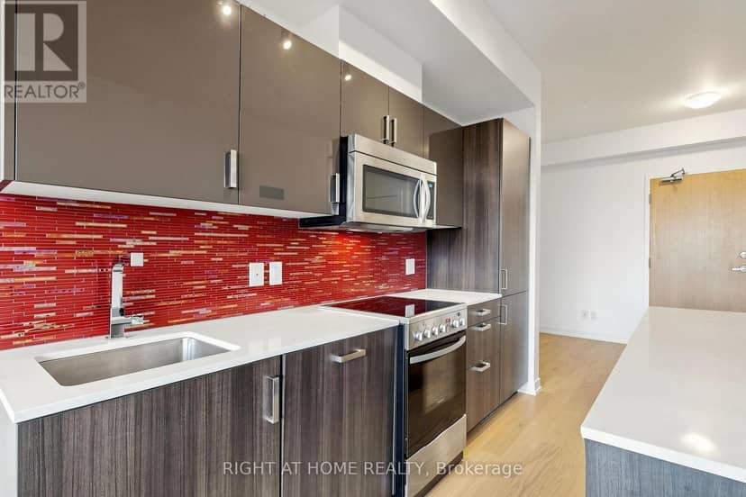 307 - 36 Howard Park Avenue — photo 18 of 40