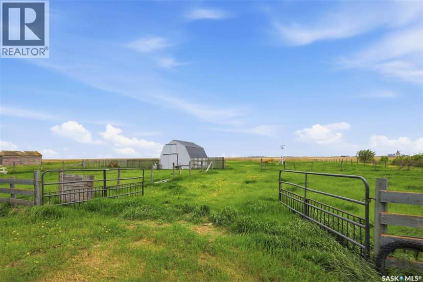 "land Of The Living Skies" Acreage — photo 39 of 40