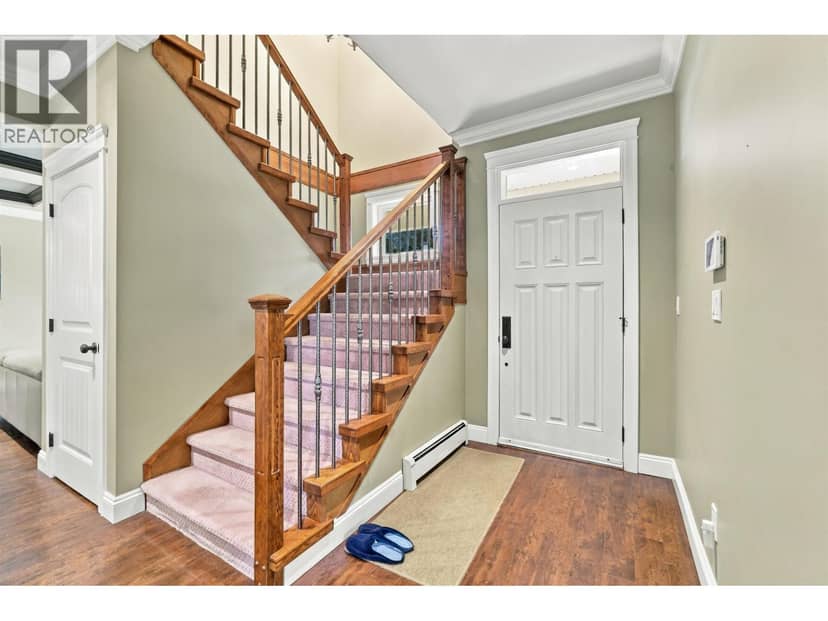 702 GROVER AVENUE, Coquitlam, photo 3