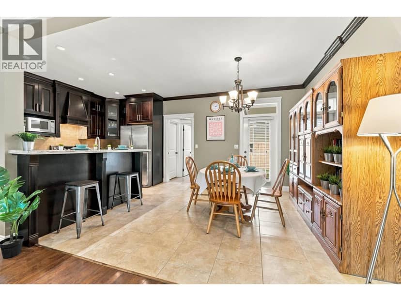 702 GROVER AVENUE, Coquitlam, photo 6