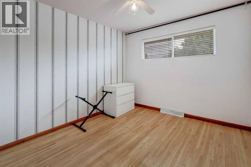 624 38 Street SW — photo 17 of 40