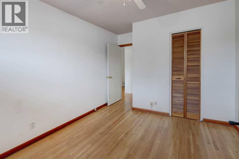 624 38 Street SW — photo 16 of 40