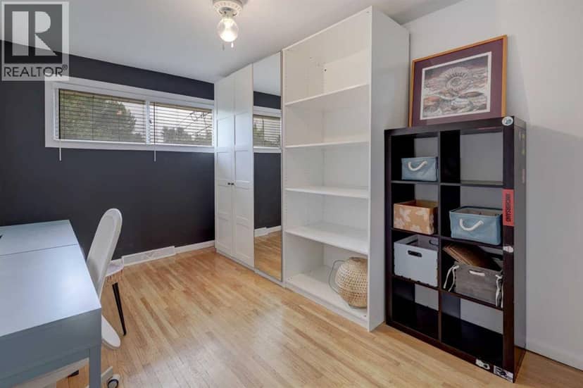 624 38 Street SW — photo 18 of 40