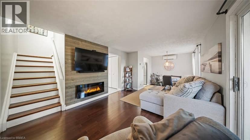 23 FREEMAN Crescent — photo 13 of 32