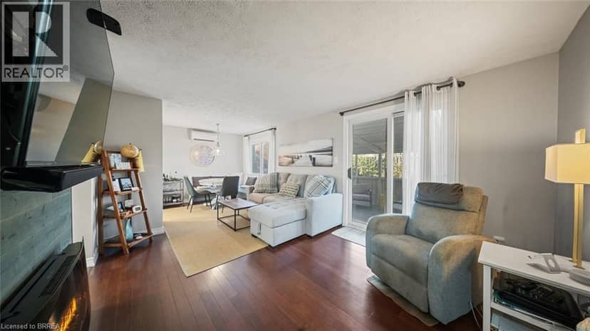 23 FREEMAN Crescent — photo 12 of 32