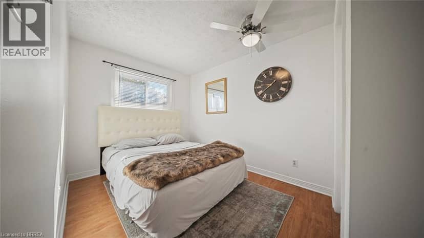 23 FREEMAN Crescent — photo 15 of 32