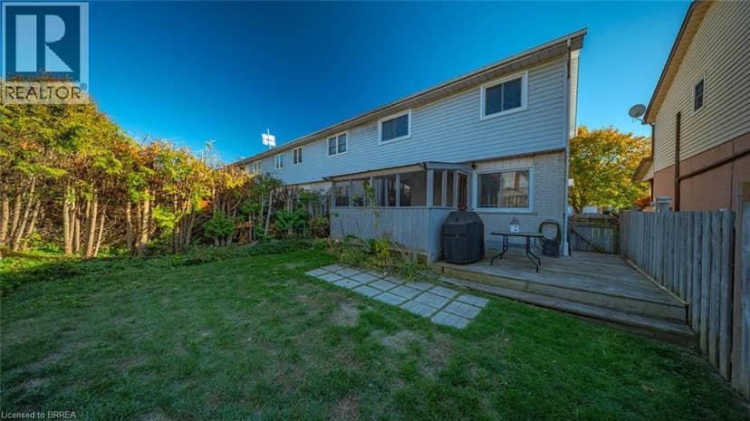23 FREEMAN Crescent — photo 29 of 32