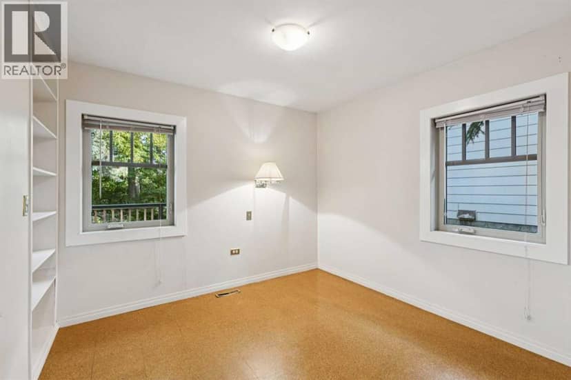 130 30 Avenue NE — photo 10 of 38