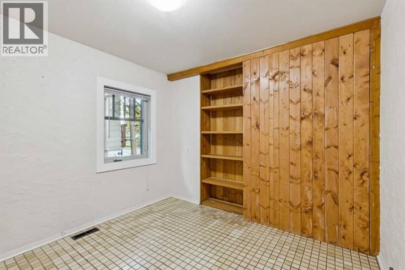 130 30 Avenue NE — photo 11 of 38