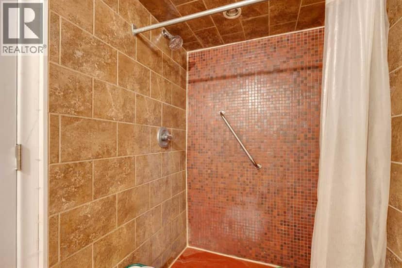 130 30 Avenue NE — photo 18 of 38
