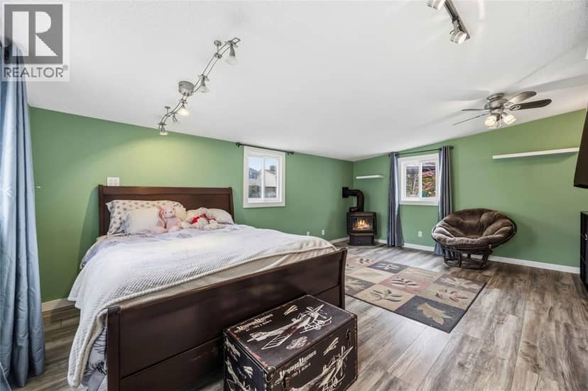 1705 Grace Avenue — photo 23 of 40