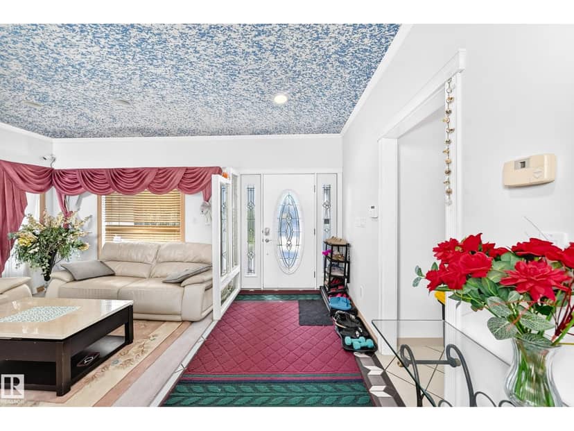 566 Butterworth Wy NW, Edmonton, photo 2