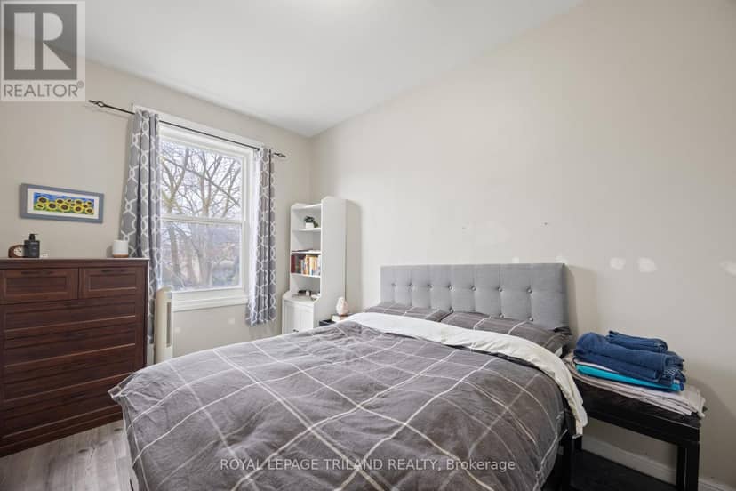 434 Dufferin Avenue — photo 11 of 34