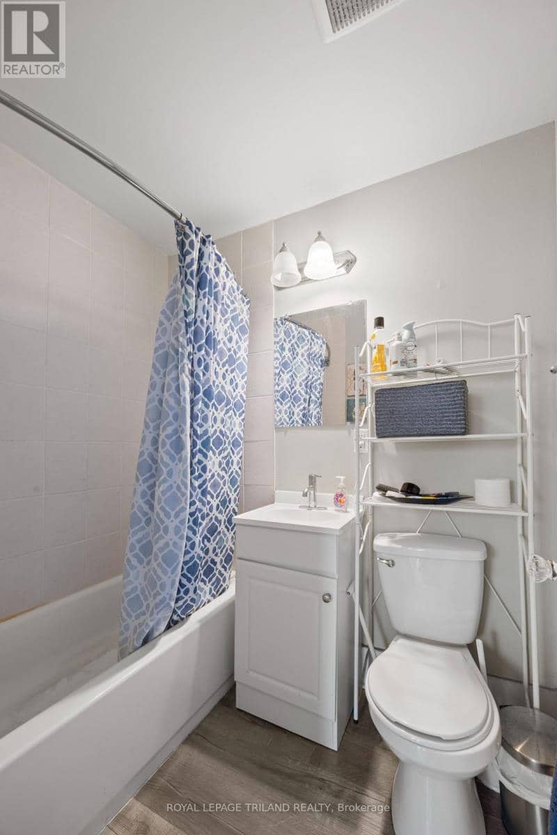 434 Dufferin Avenue — photo 9 of 34
