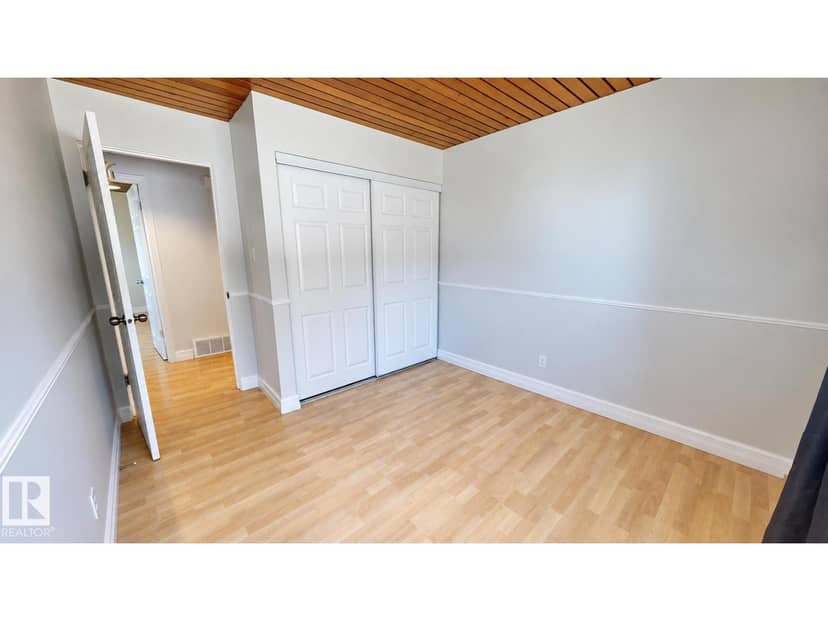 8204 14 AV NW — photo 15 of 40