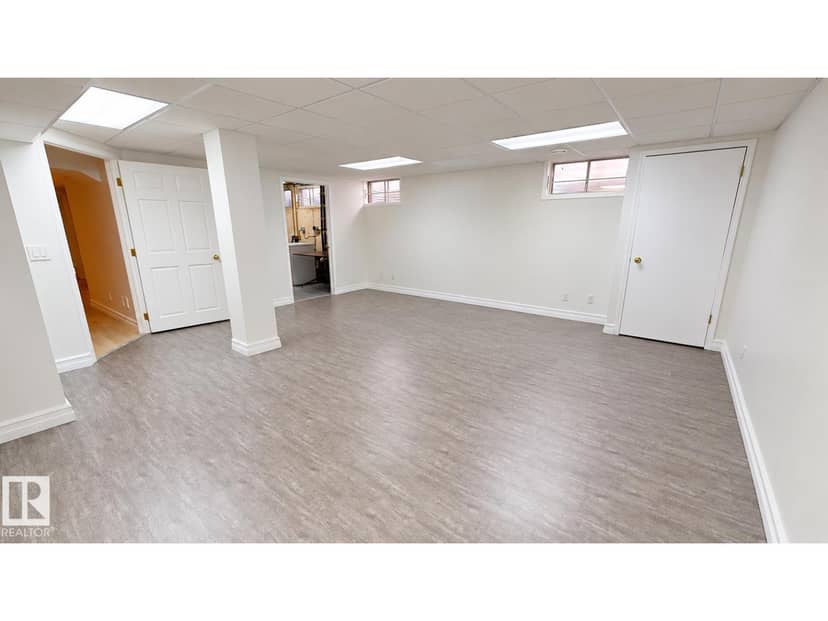 8204 14 AV NW — photo 21 of 40
