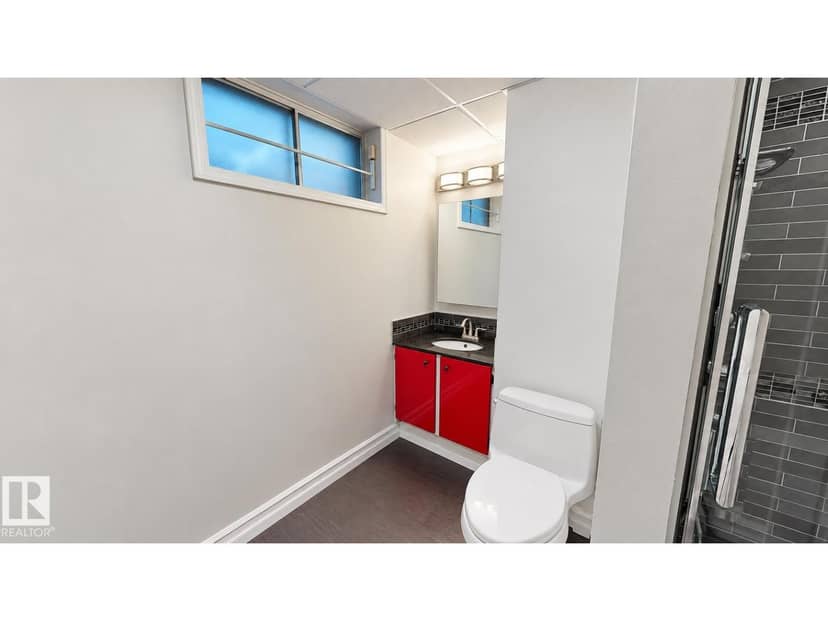 8204 14 AV NW — photo 30 of 40