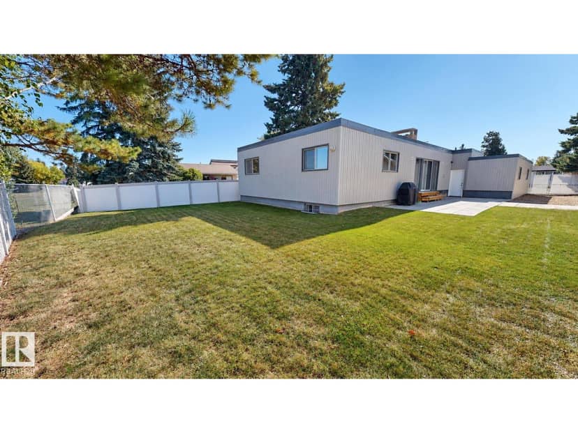 8204 14 AV NW — photo 35 of 40