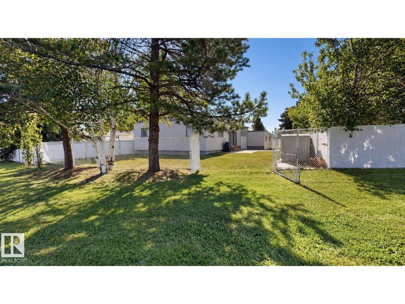 8204 14 AV NW — photo 40 of 40