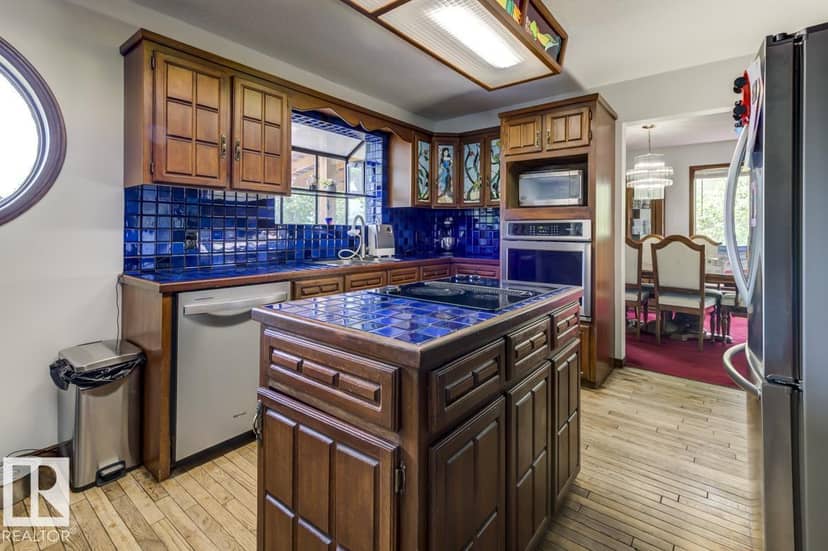 6819 10 Av NW — photo 15 of 40