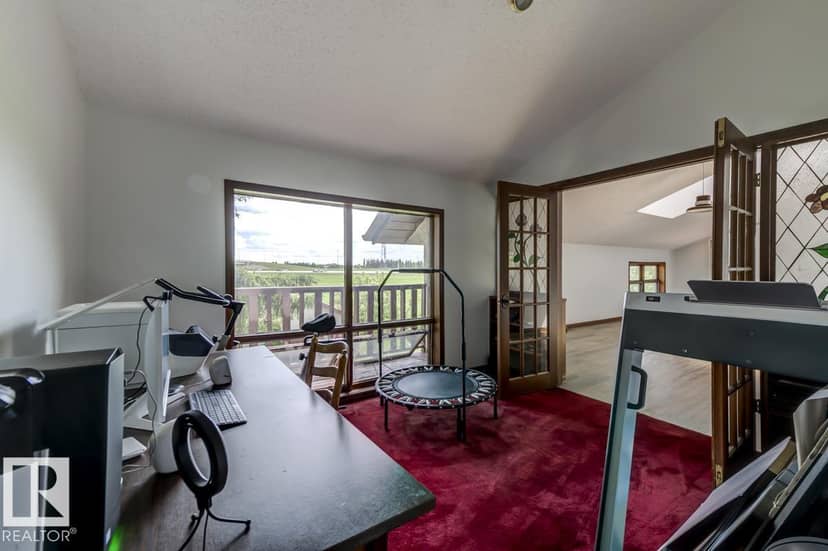 6819 10 Av NW — photo 35 of 40