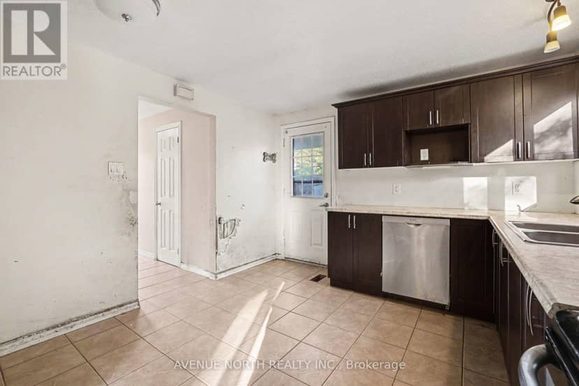 68 Downsview Crescent — photo 11 of 20
