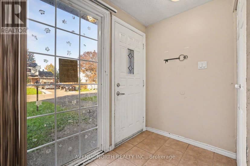 68 Downsview Crescent — photo 3 of 20