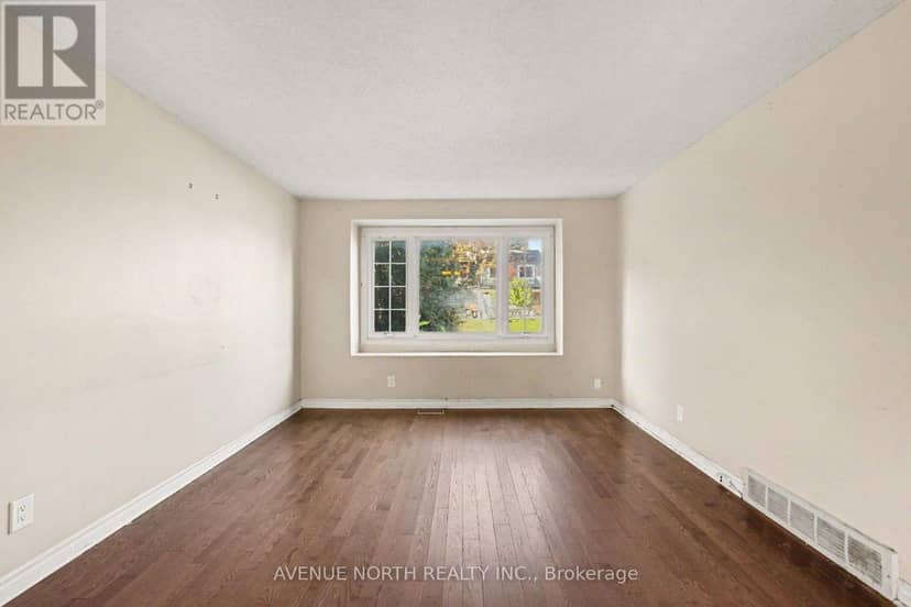 68 Downsview Crescent — photo 8 of 20