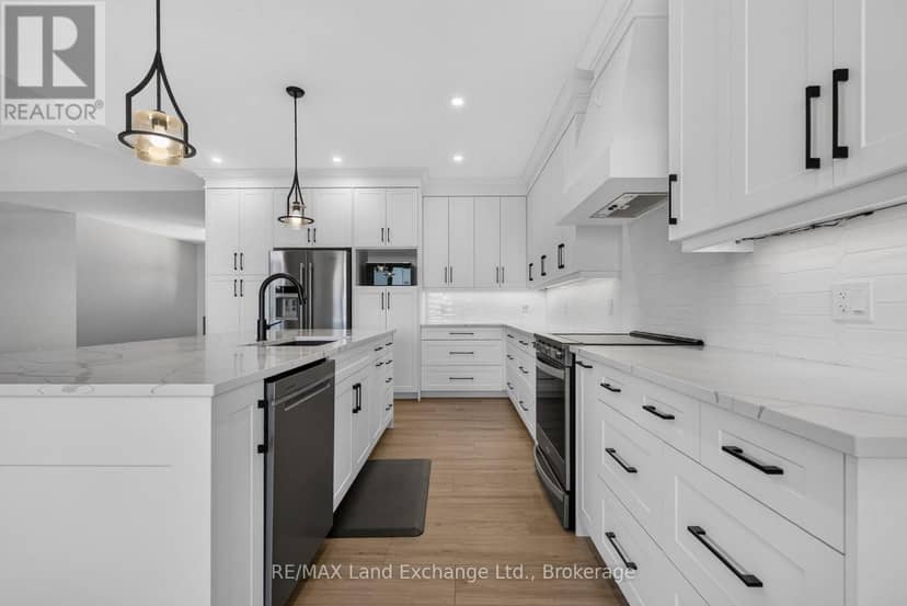 48 McTavish Crescent — photo 10 of 40